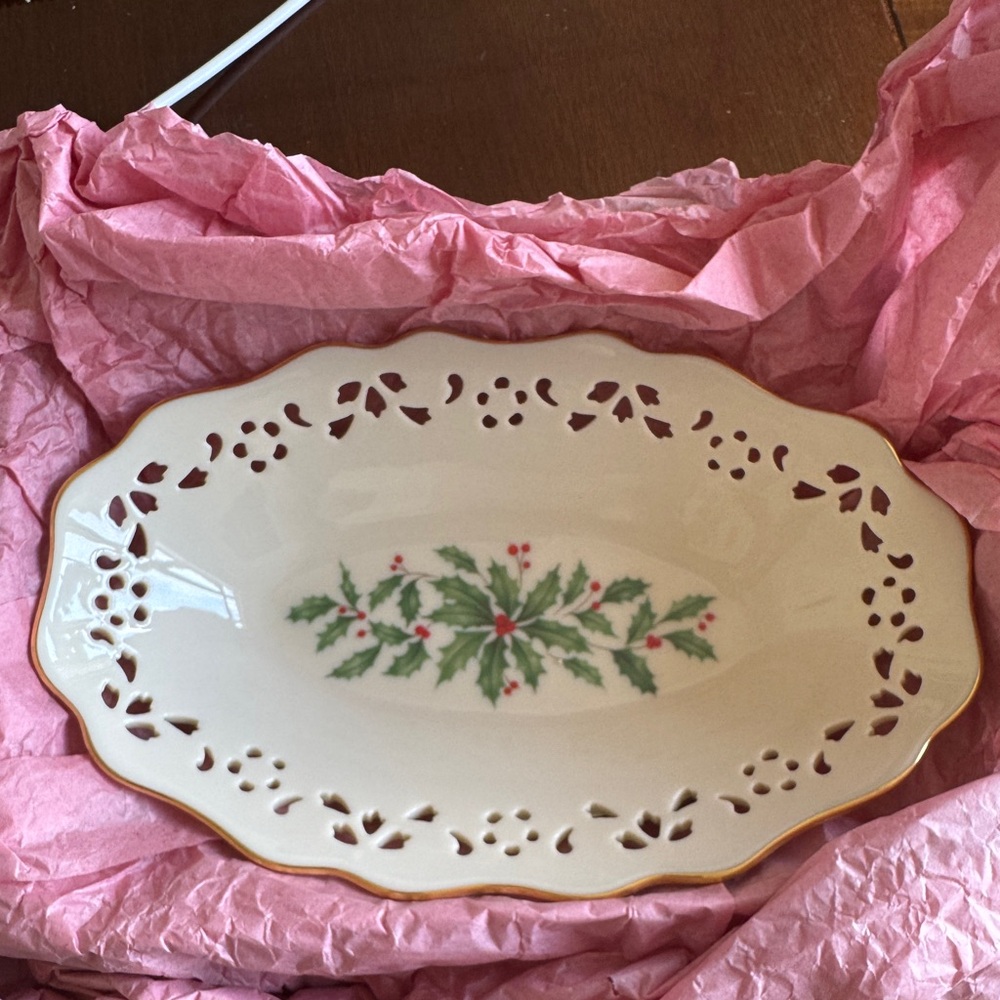 NWT Lenox Holiday Porcelain Holly Candy Dish Gold Trim Serving Dish